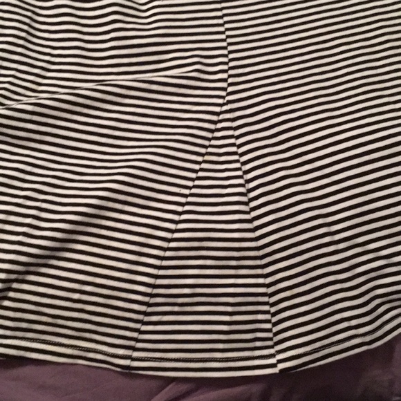 Very Flattering modified peplum tee 26/28 close out sale 🎉 - Picture 5 of 8